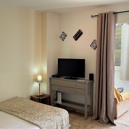 Grand Studio Lumineux - Saint Gilles Les Bains Apartment Exterior photo