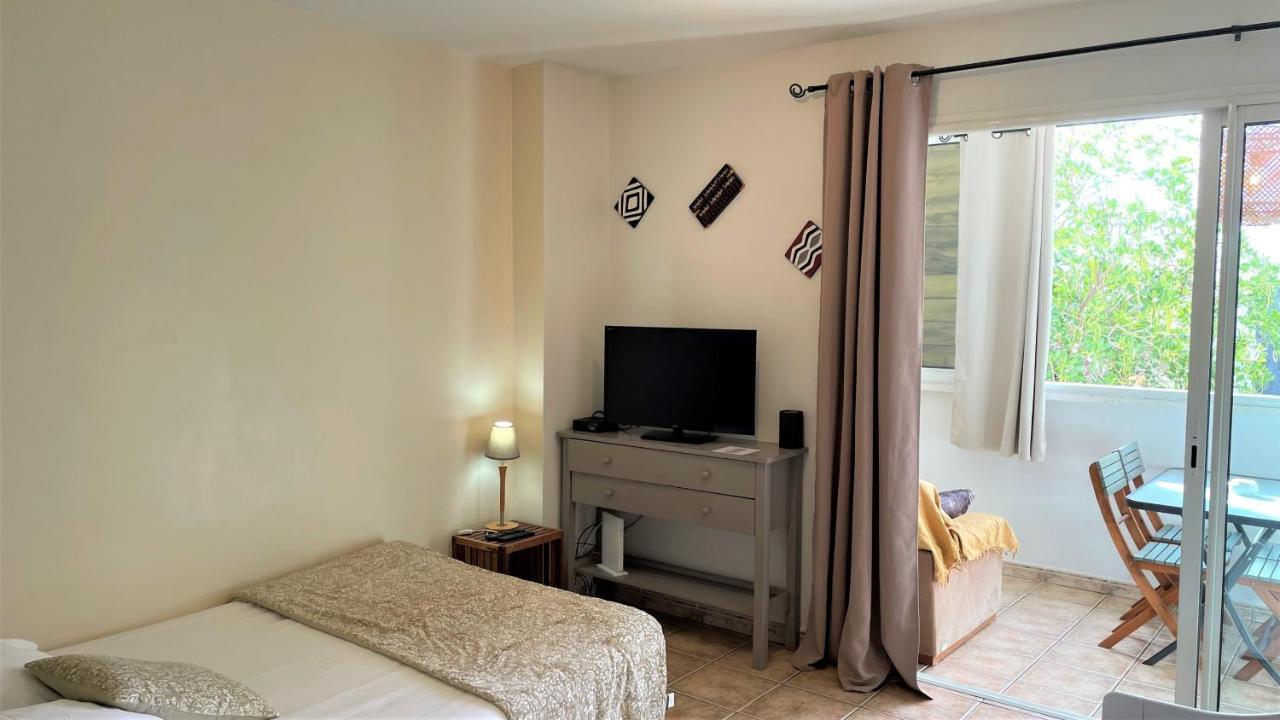 Grand Studio Lumineux - Saint Gilles Les Bains Apartment Exterior photo
